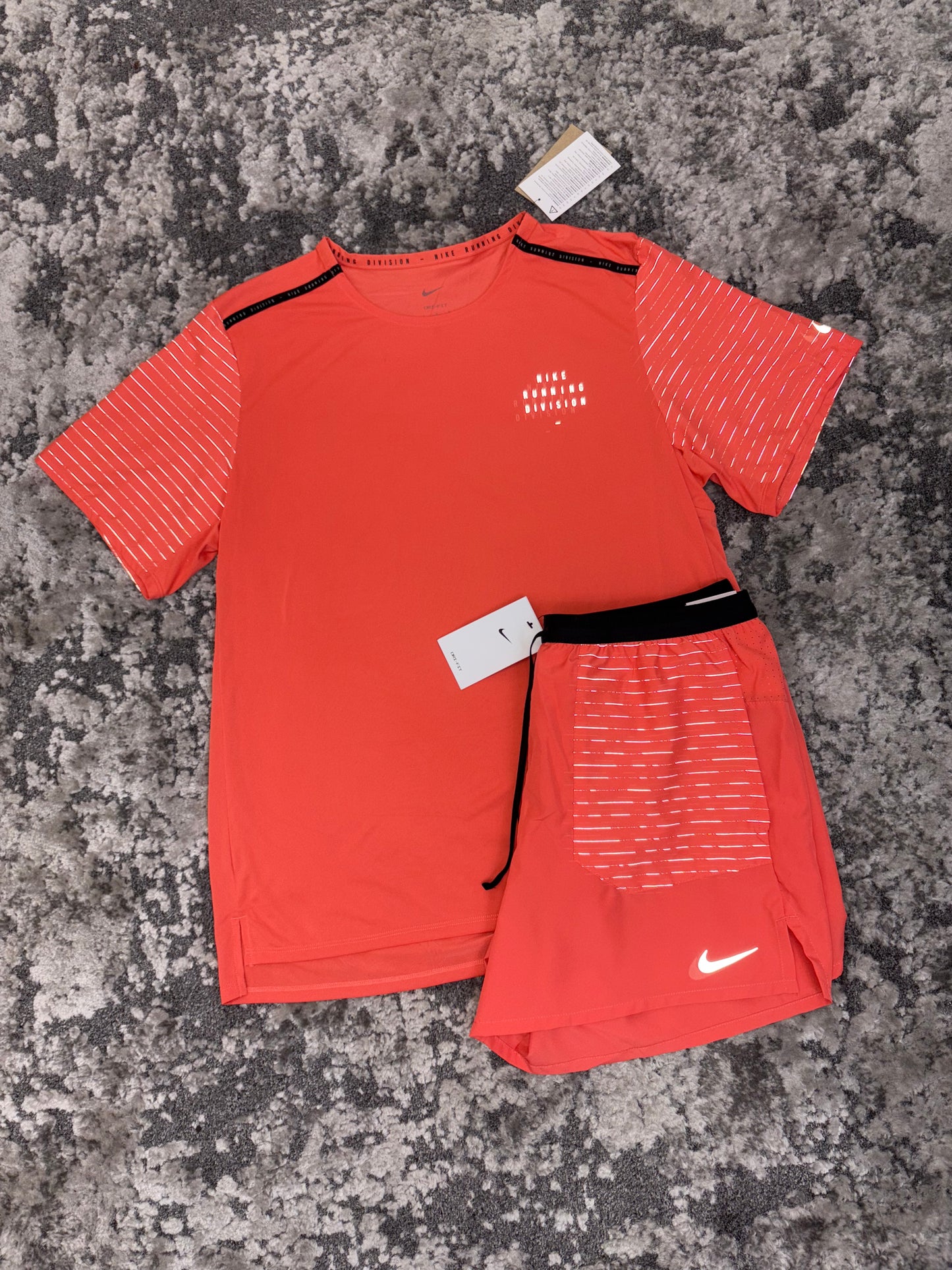 Nike Run Division Set Coral