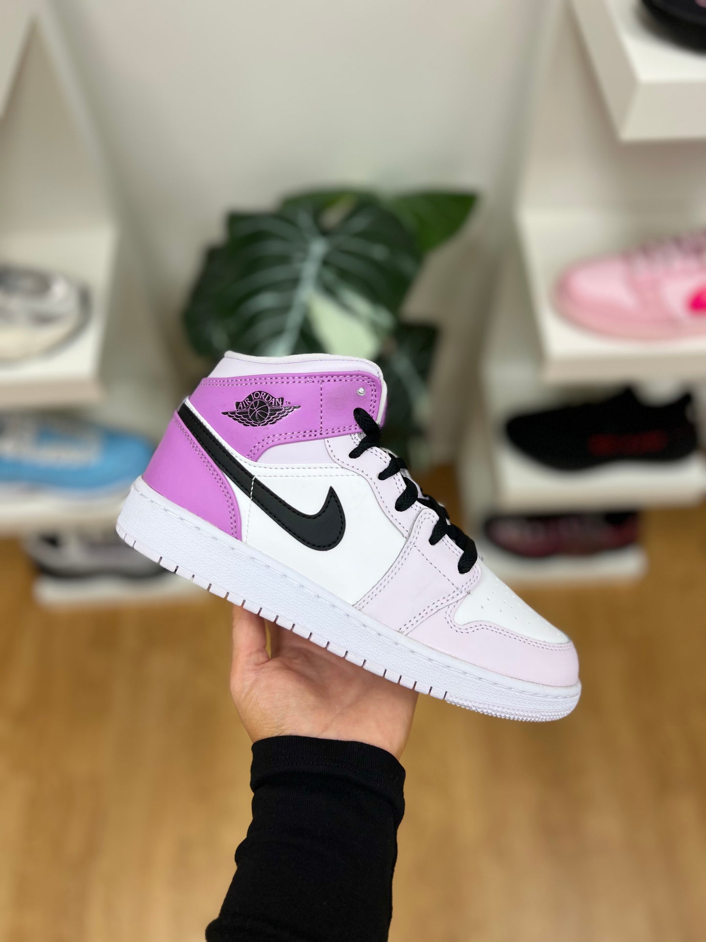 Air Jordan 1 Mid GS Barely Grape