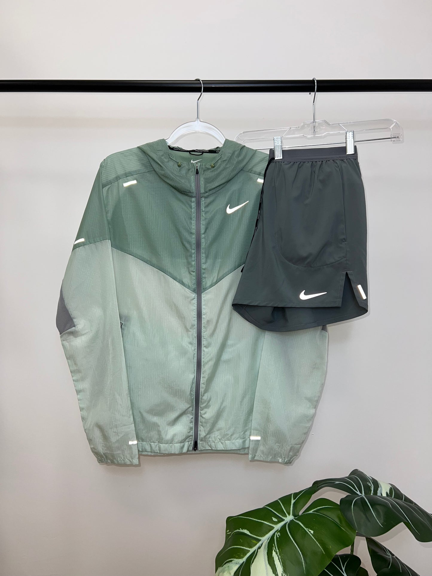 Nike Overseas Exclusive Windrunner & Short Set