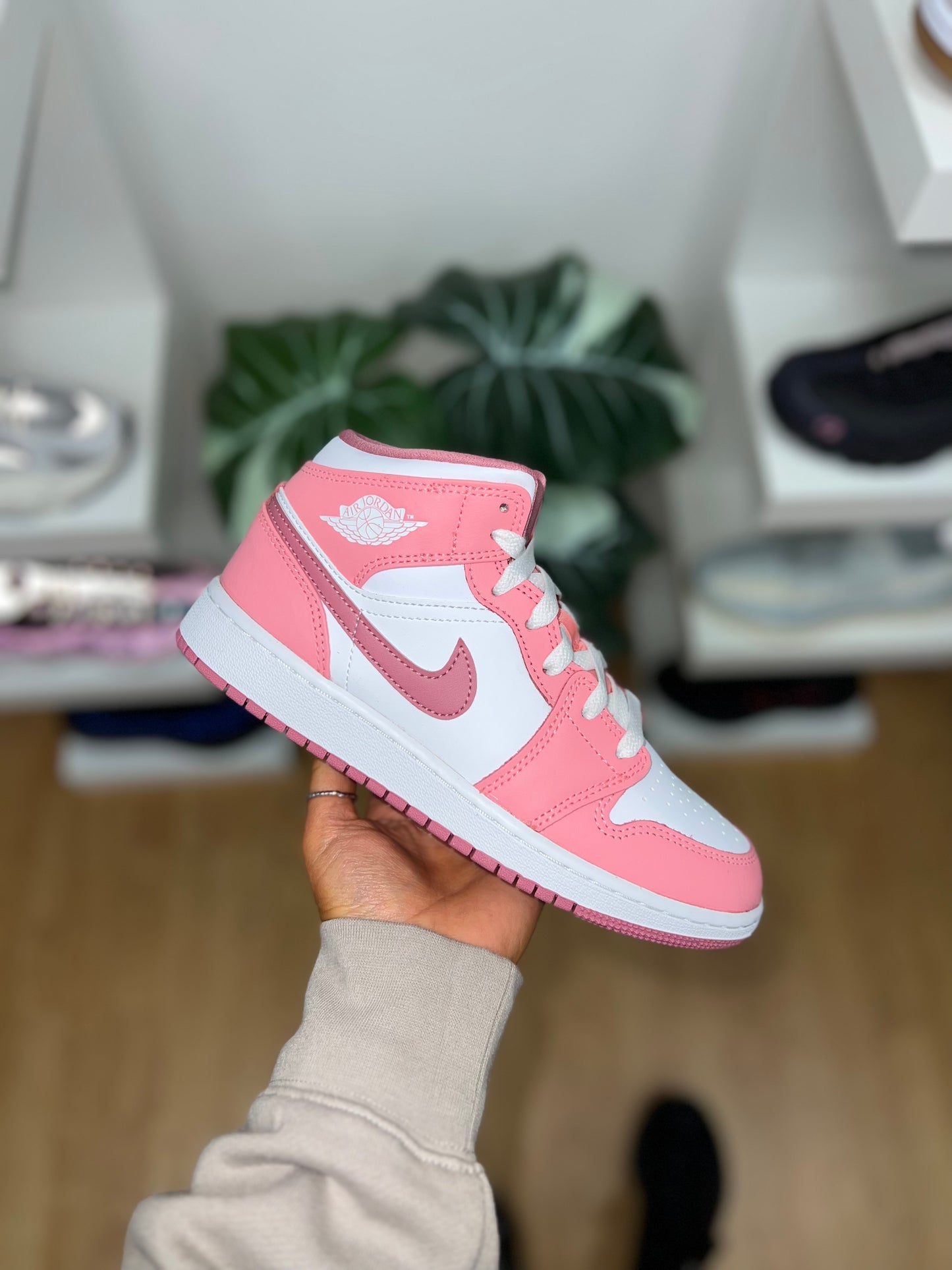 Air Jordan 1 Mid GS Valentine's