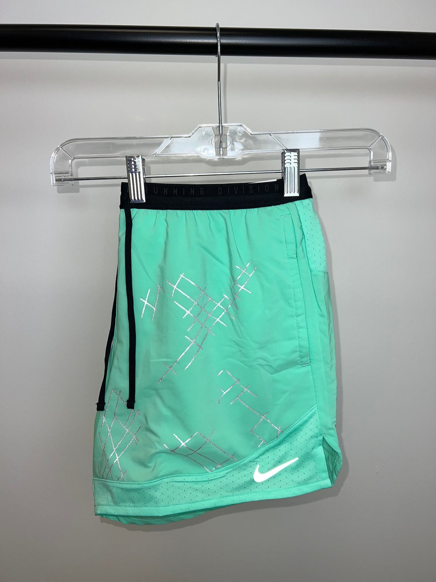 Nike Run Division Shorts Mint