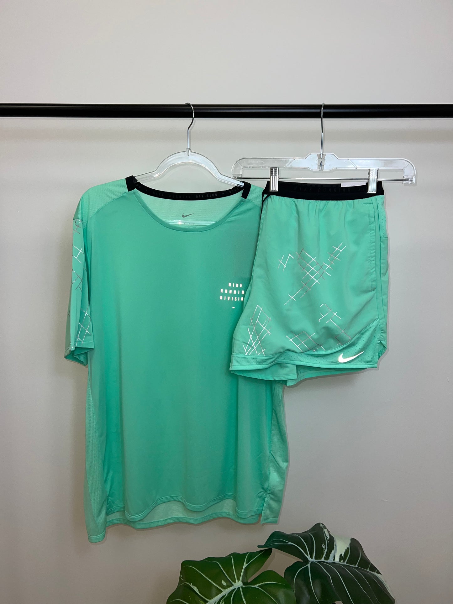 Nike Run Division Set Mint