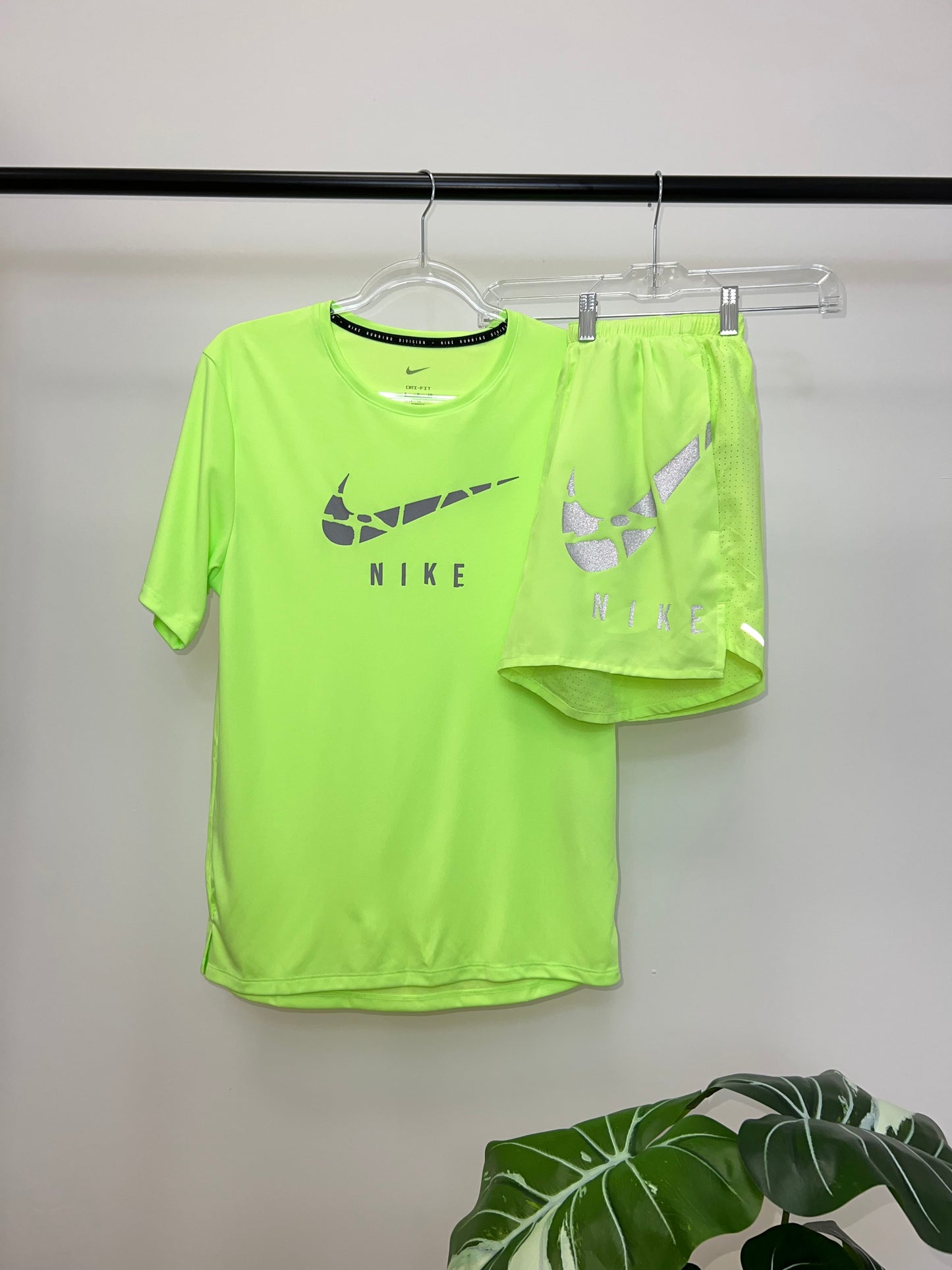 Nike Reflective Cracked Swoosh Set Neon