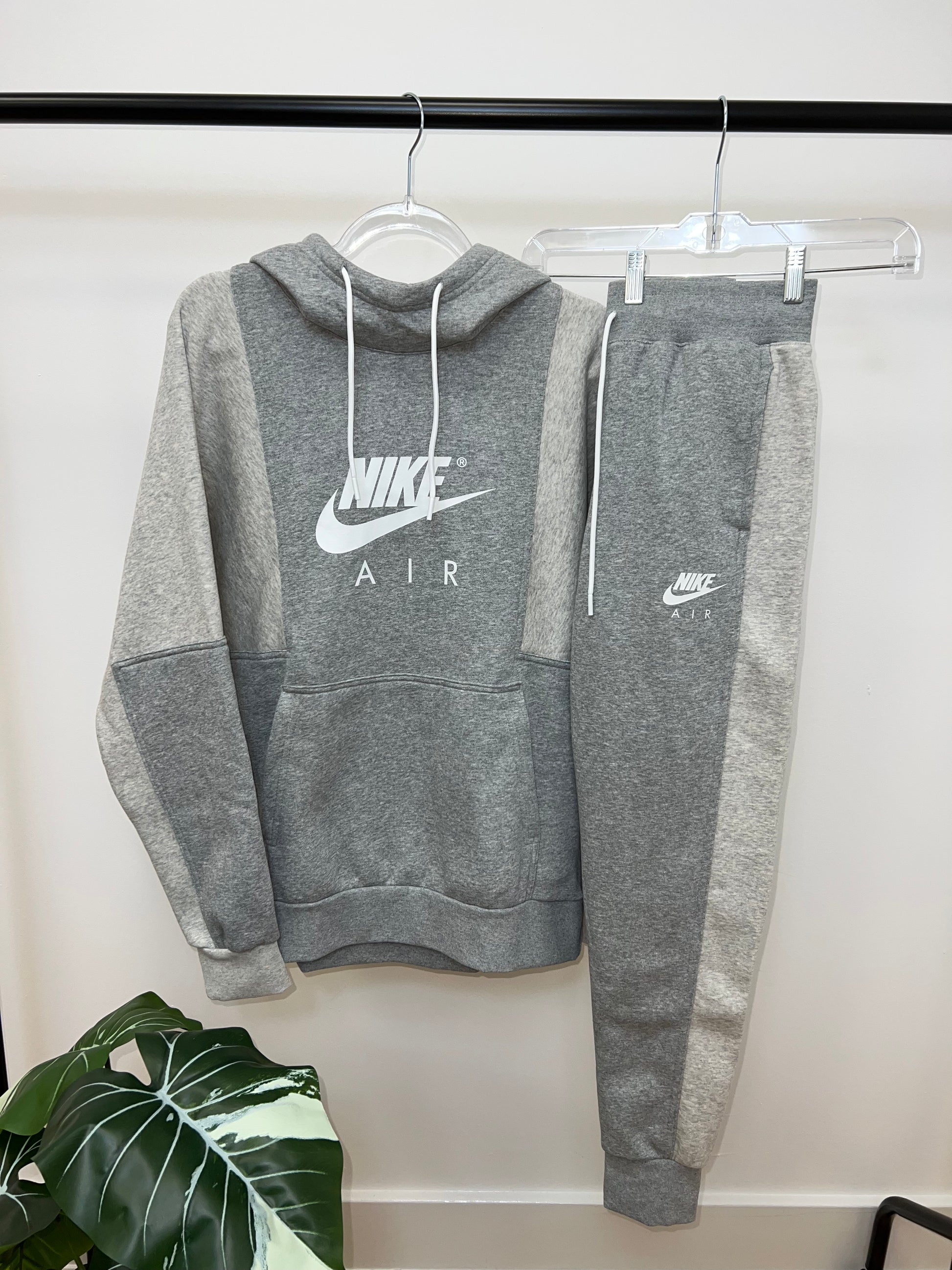 Nike on sale silver tracksuit