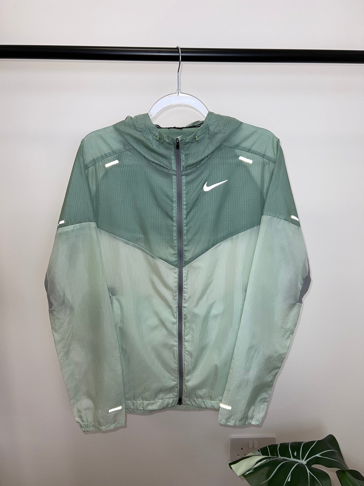 Nike Overseas Exclusive Windrunner Green