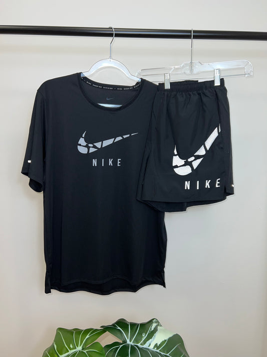 Nike Reflective Cracked Swoosh Set In Black