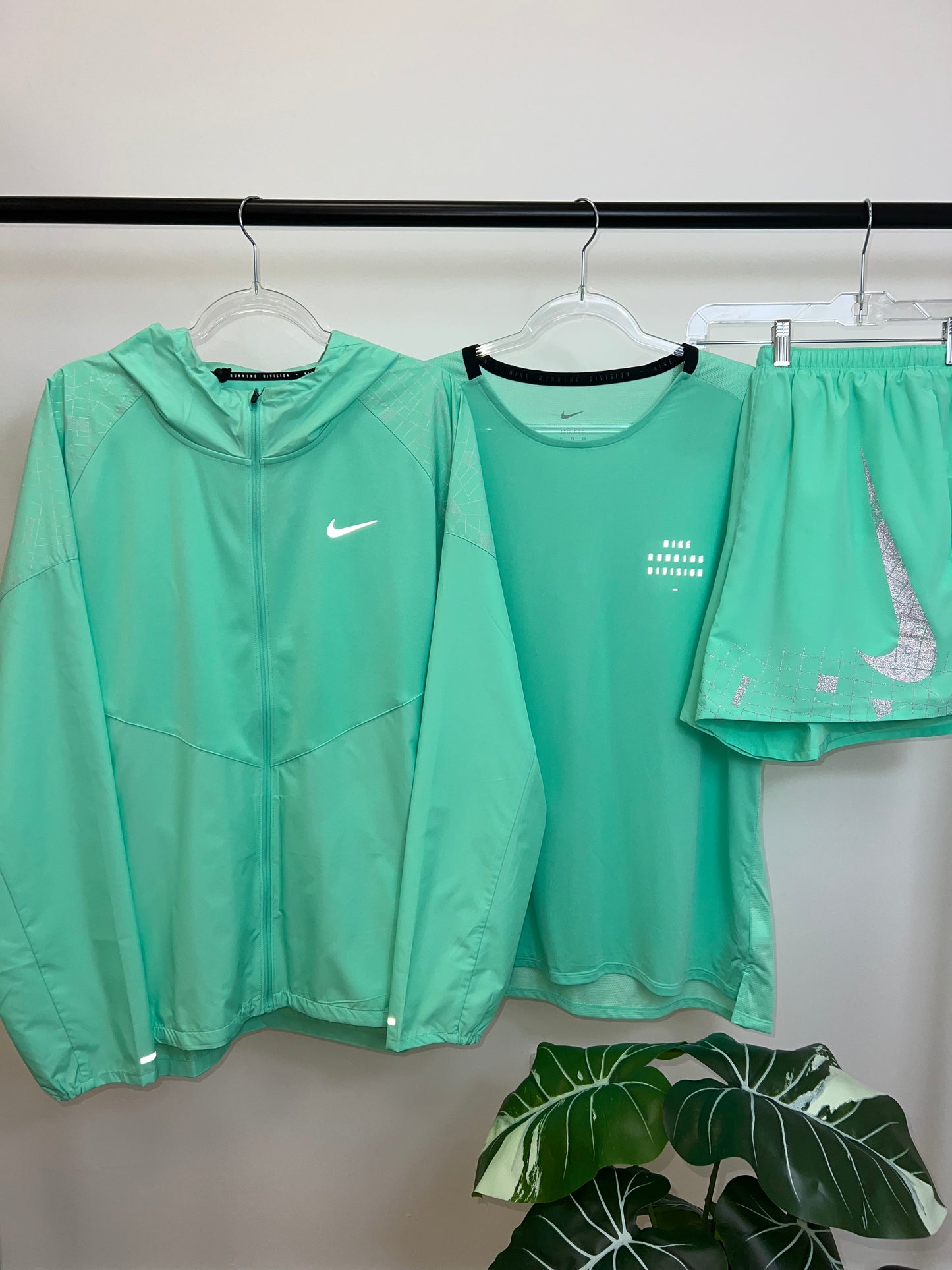 Nike Run Division 3 Piece Set Mint